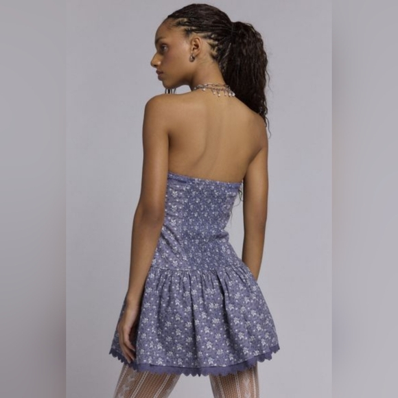 Kimchi Blue UO Matilda Strapless Floral Mini Dress In Blue - Picture 2 of 5